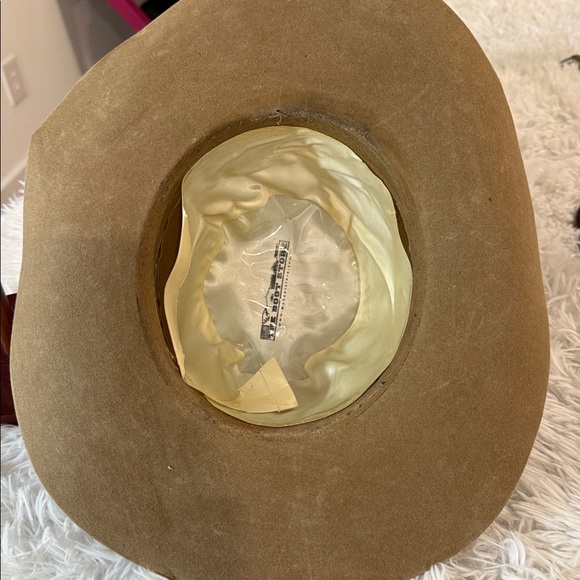 Beaver Tan cowboy hat with feathers from the boot store - Picture 7 of 8